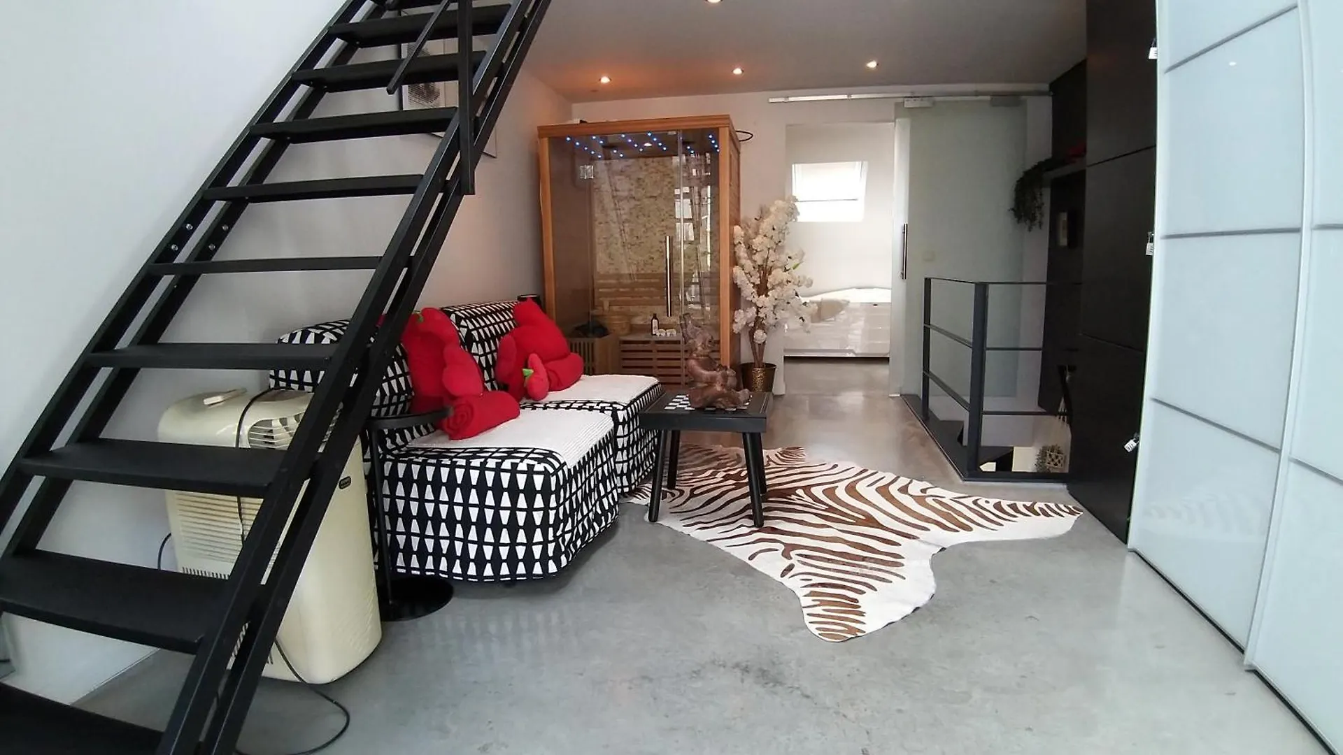 Wellness Loft With Sauna, Jacuzzi, Roof Terrace & Amazing View Apartment Antwerp 0*,